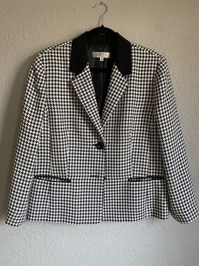 Kasper Black and White Houndstooth Blazer with Contrast Collar